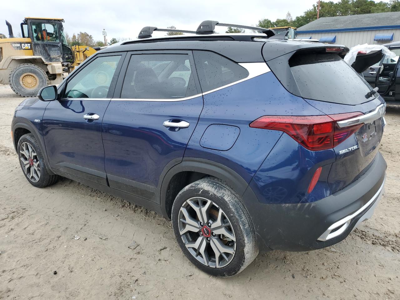 2023 KIA SELTOS SX - KNDETCA20P7360501 — photo 2