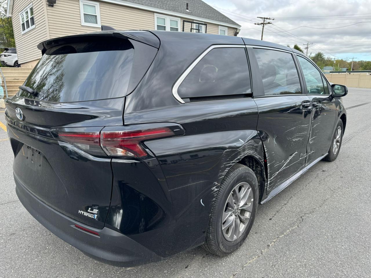 2023 TOYOTA SIENNA LE - 5TDKRKEC5PS167054 — photo 2